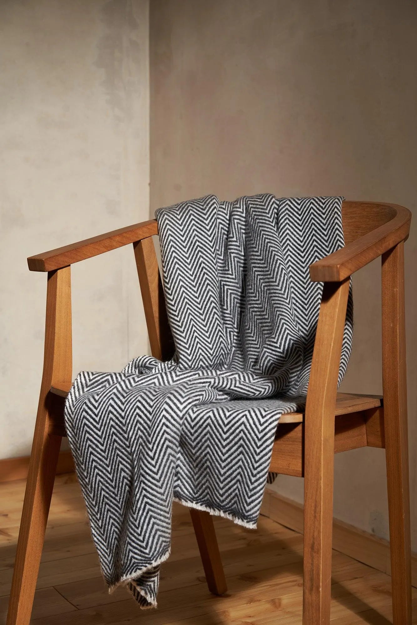 Cashmere Sofa Throw – Light & Fluffy