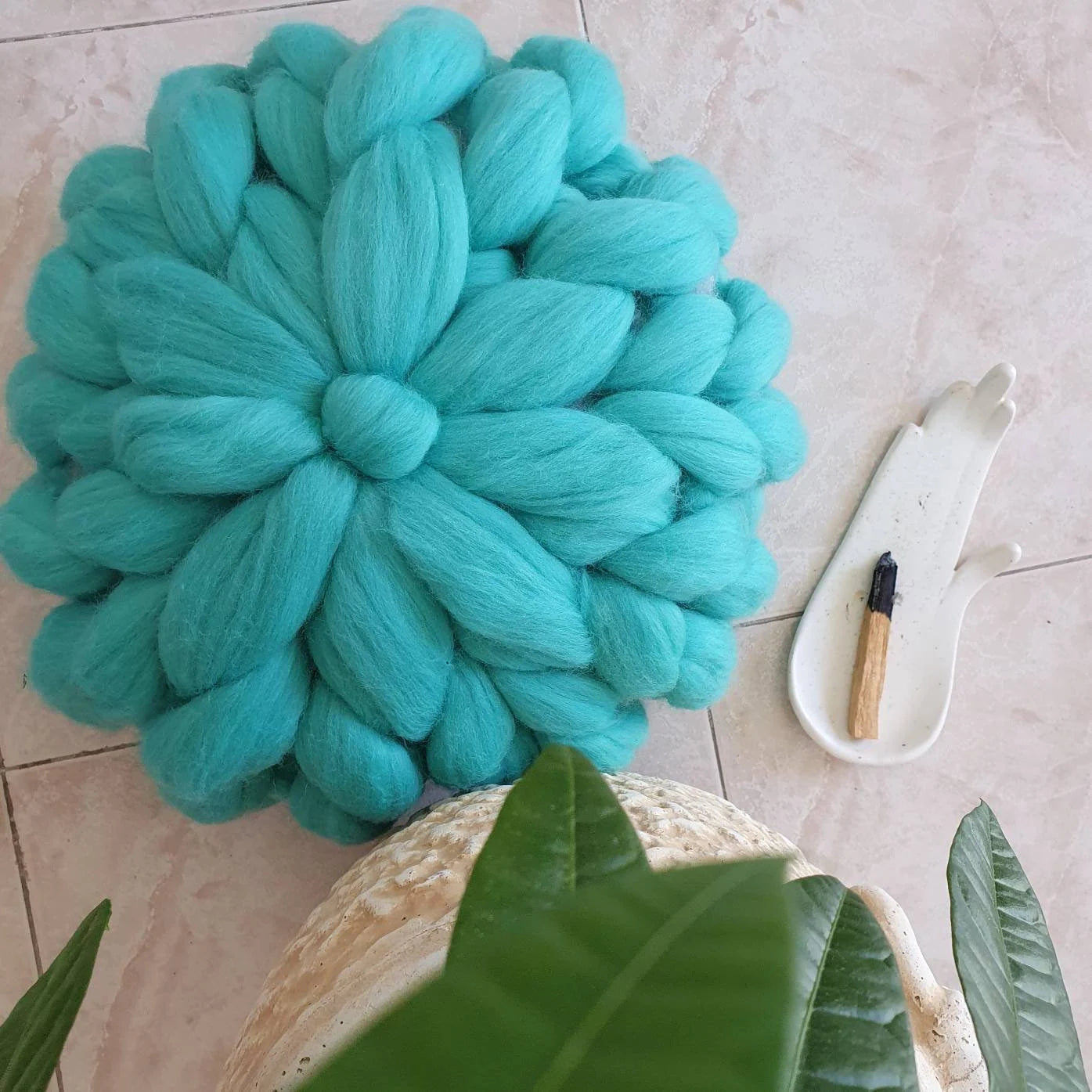 Merino Cushion – Chunky Round Knit