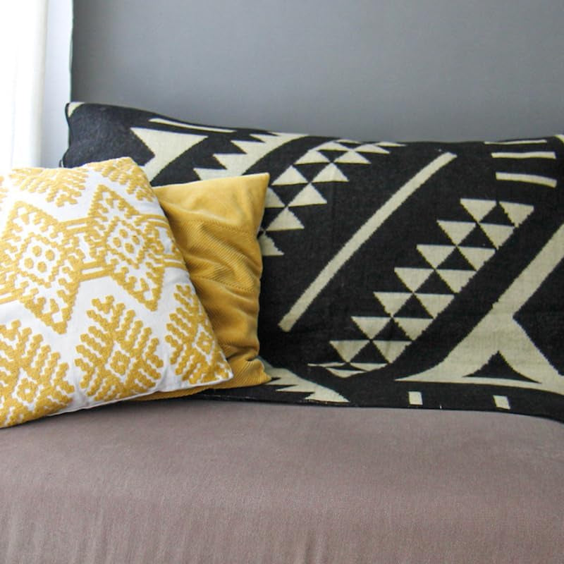 Alpaca Throw Blanket – Black & White