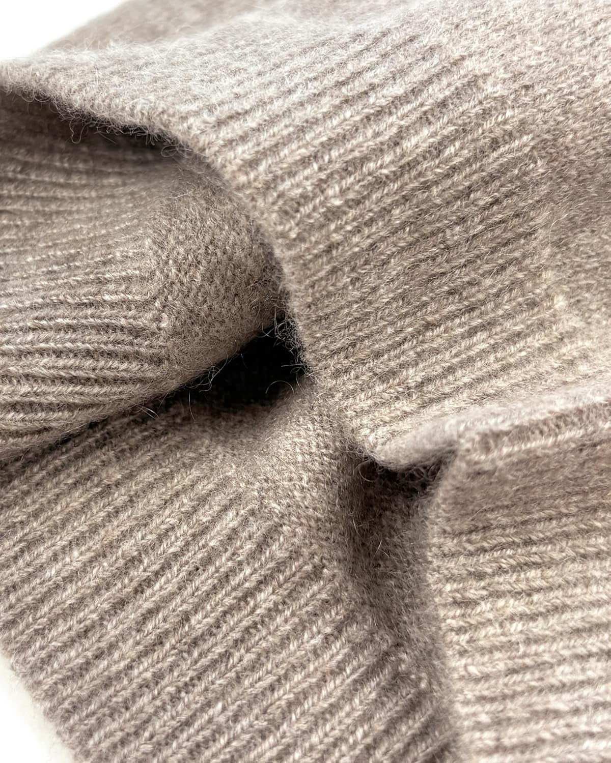 Cashmere Beanie – Seasonal Comfort