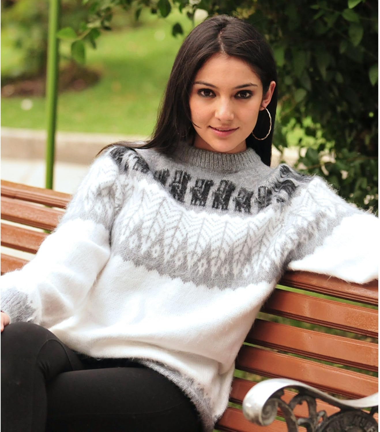 Alpaca Leaf Pattern Sweater – Soft & Timeless