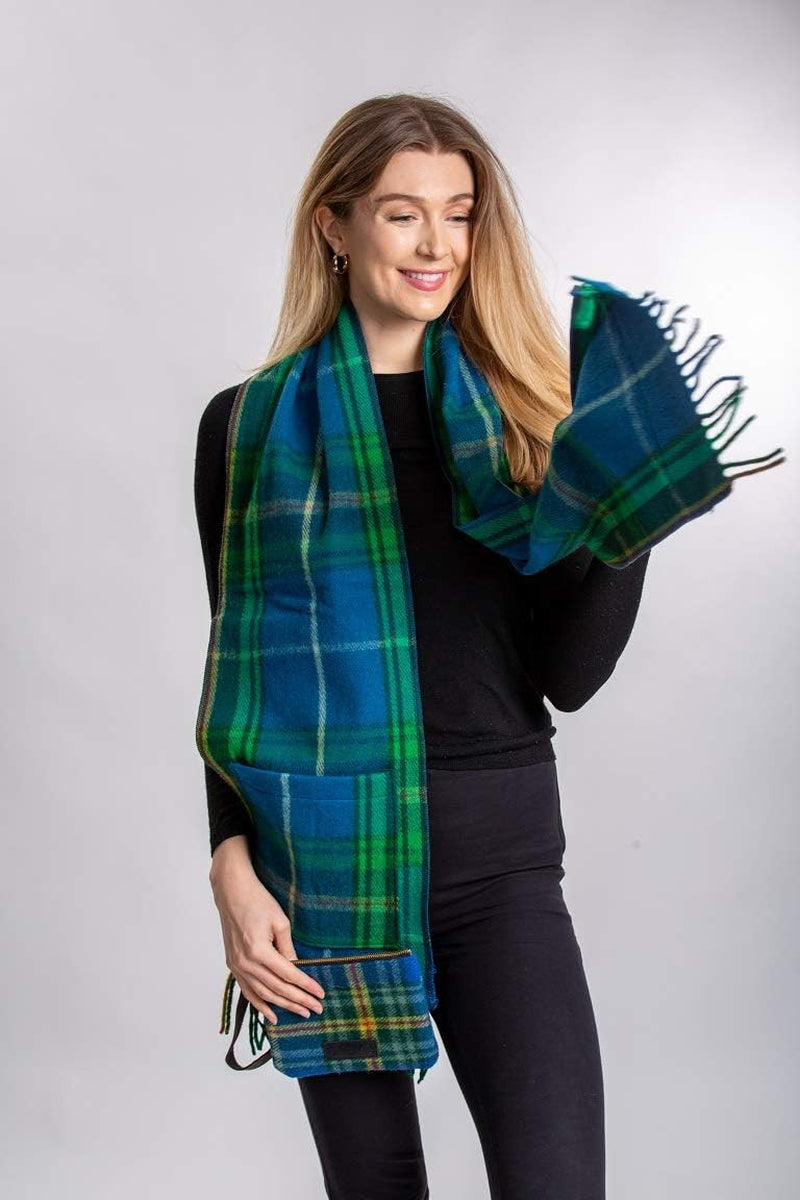 Merino Scarf with Pockets – Functional & Cozy