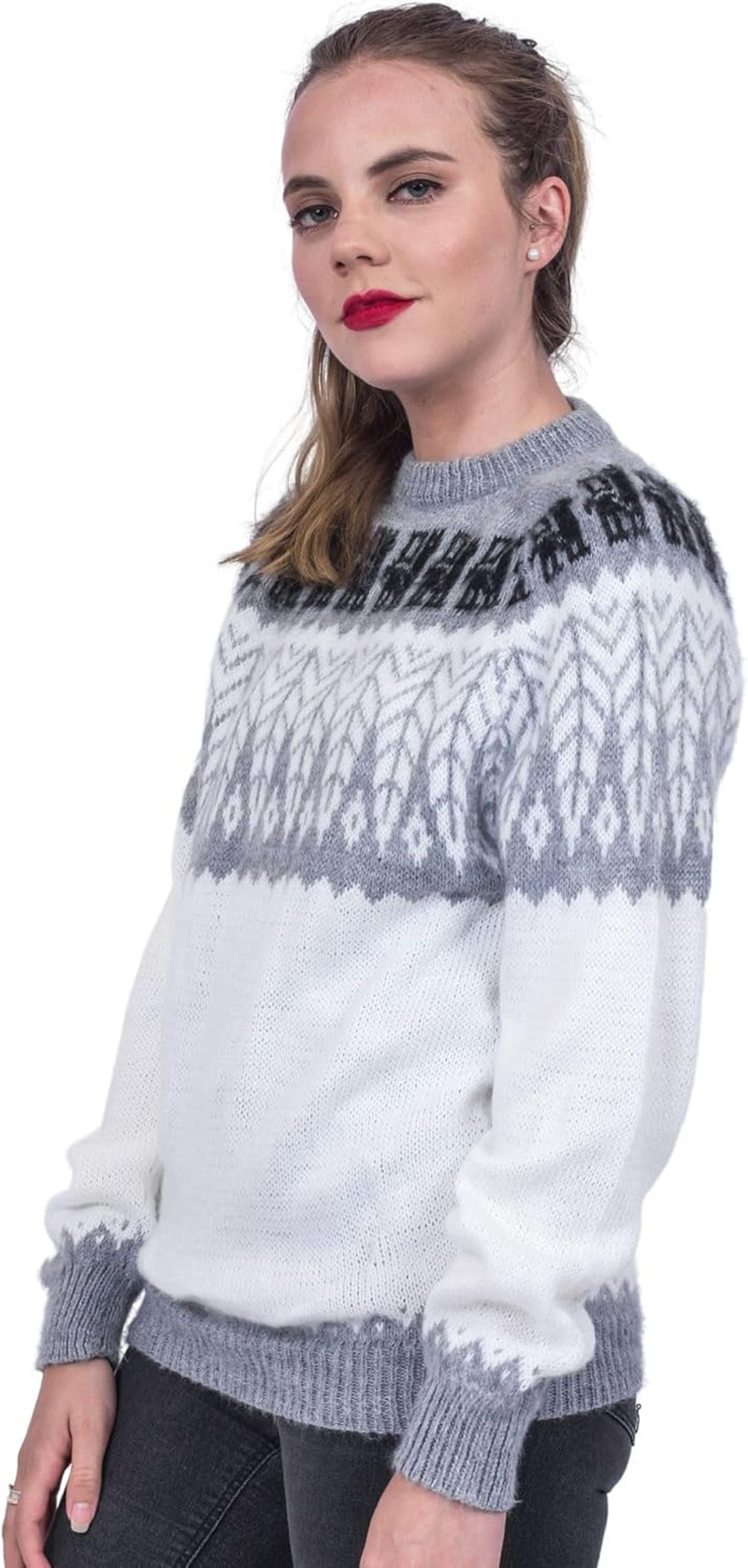 Alpaca Leaf Pattern Sweater – Soft & Timeless