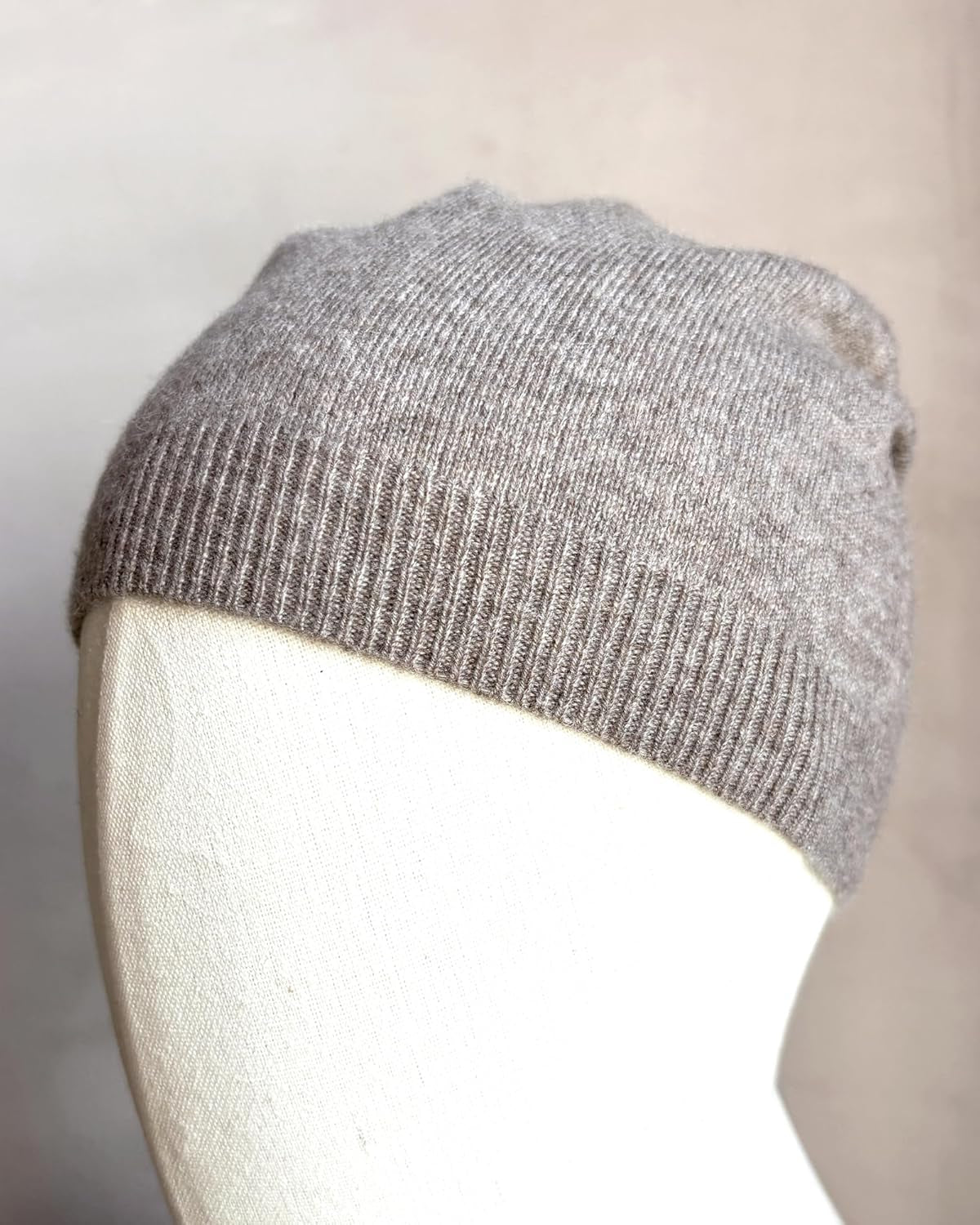 Cashmere Beanie – Seasonal Comfort