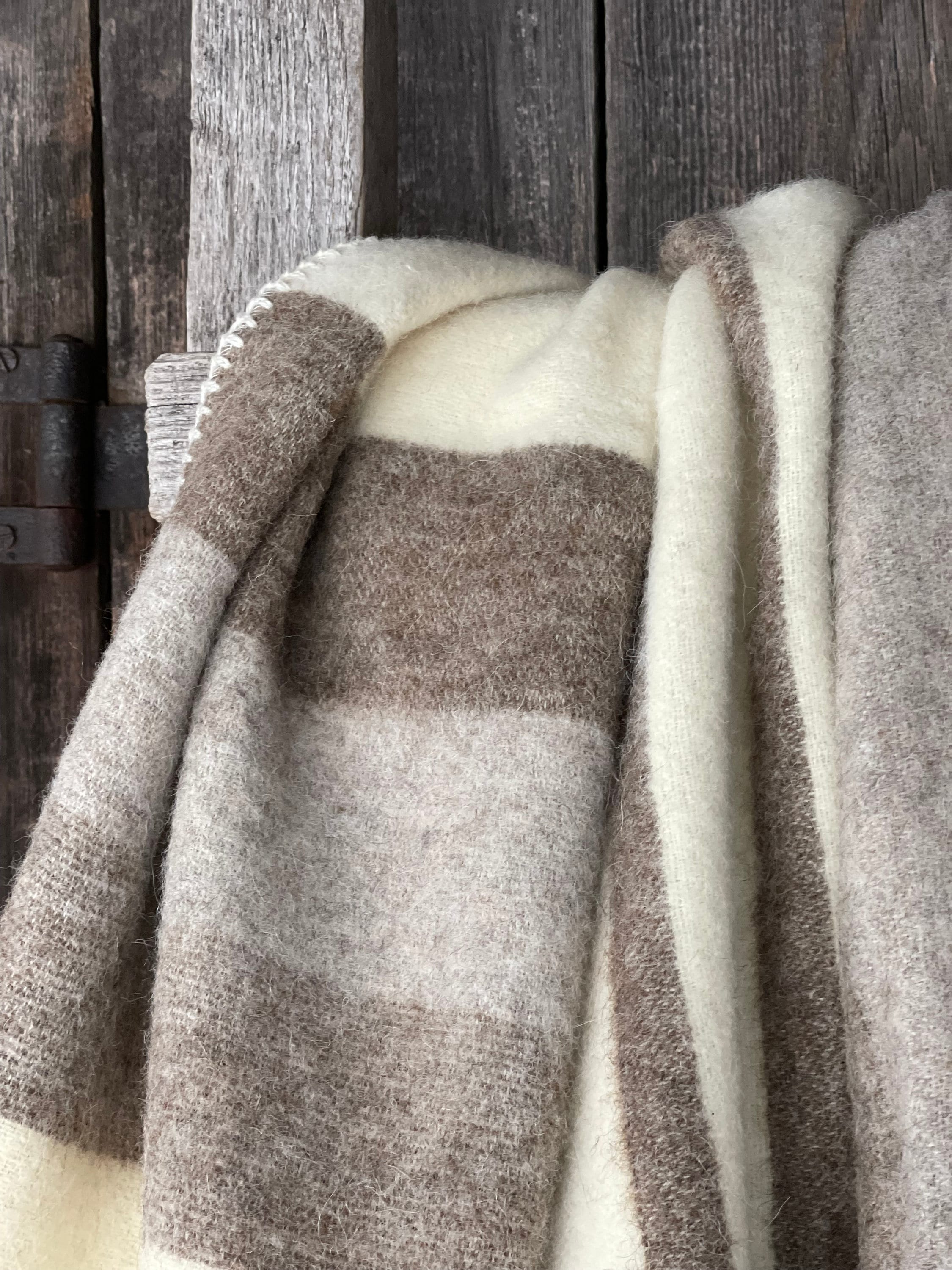 Alpaca Sofa Throw – Elegant Warmth