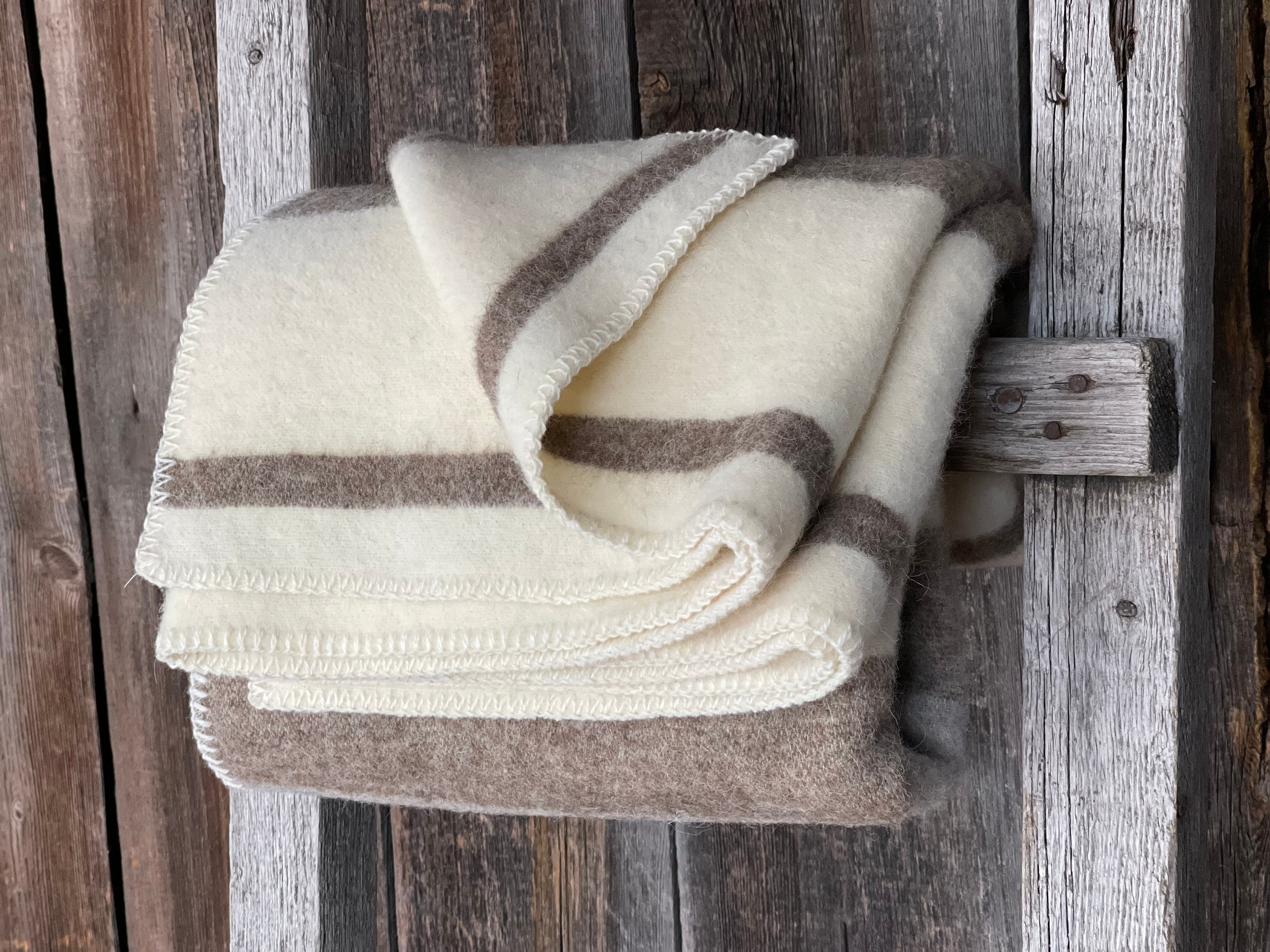 Alpaca Sofa Throw – Elegant Warmth