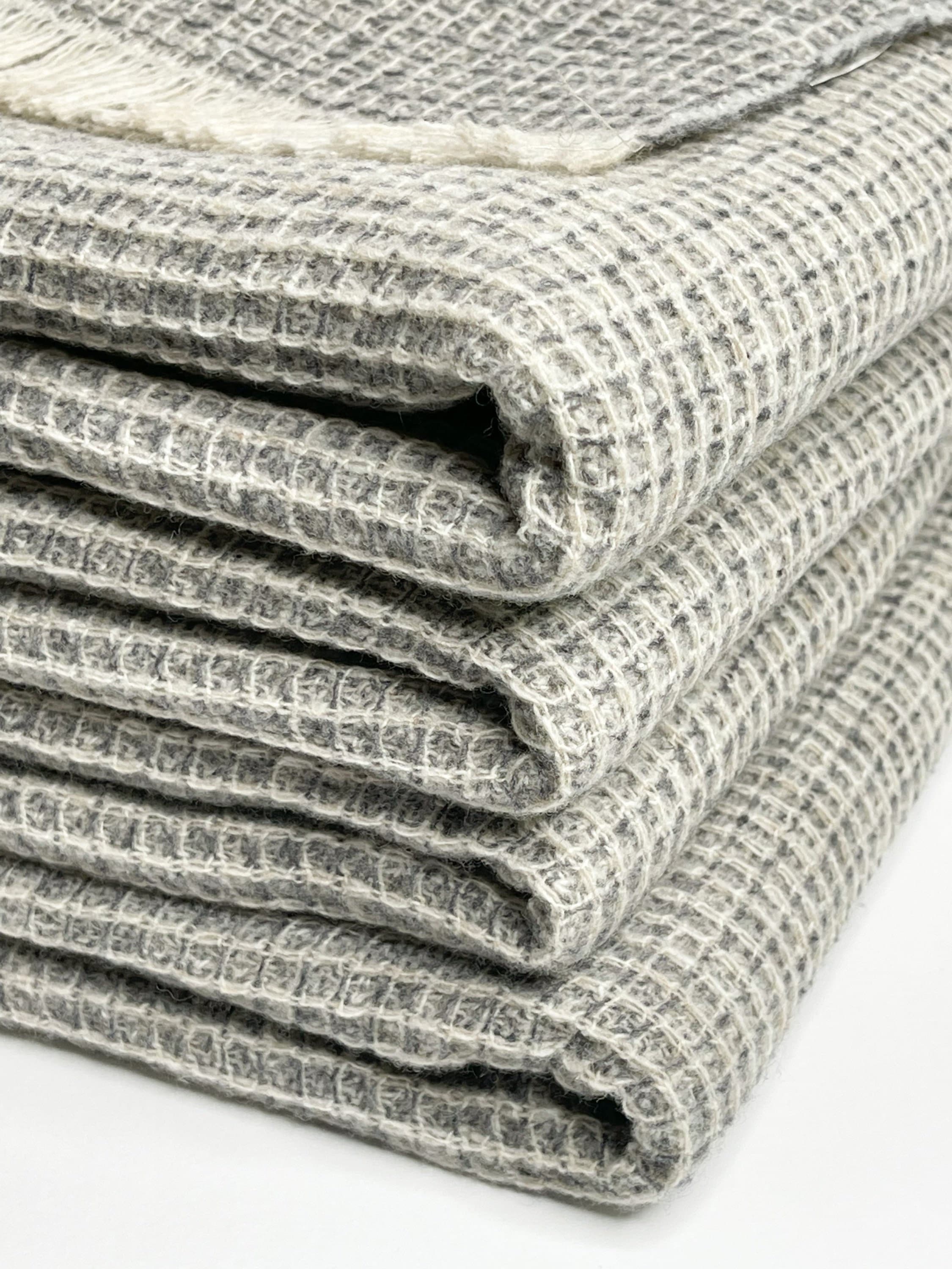Merino Sofa Throw – Gray-Beige Texture Knit
