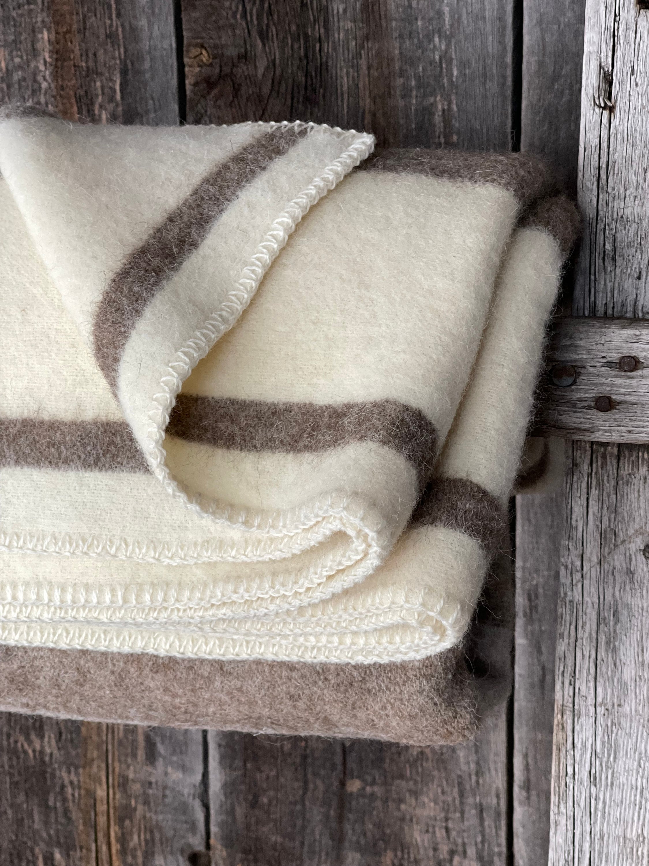 Alpaca Sofa Throw – Elegant Warmth