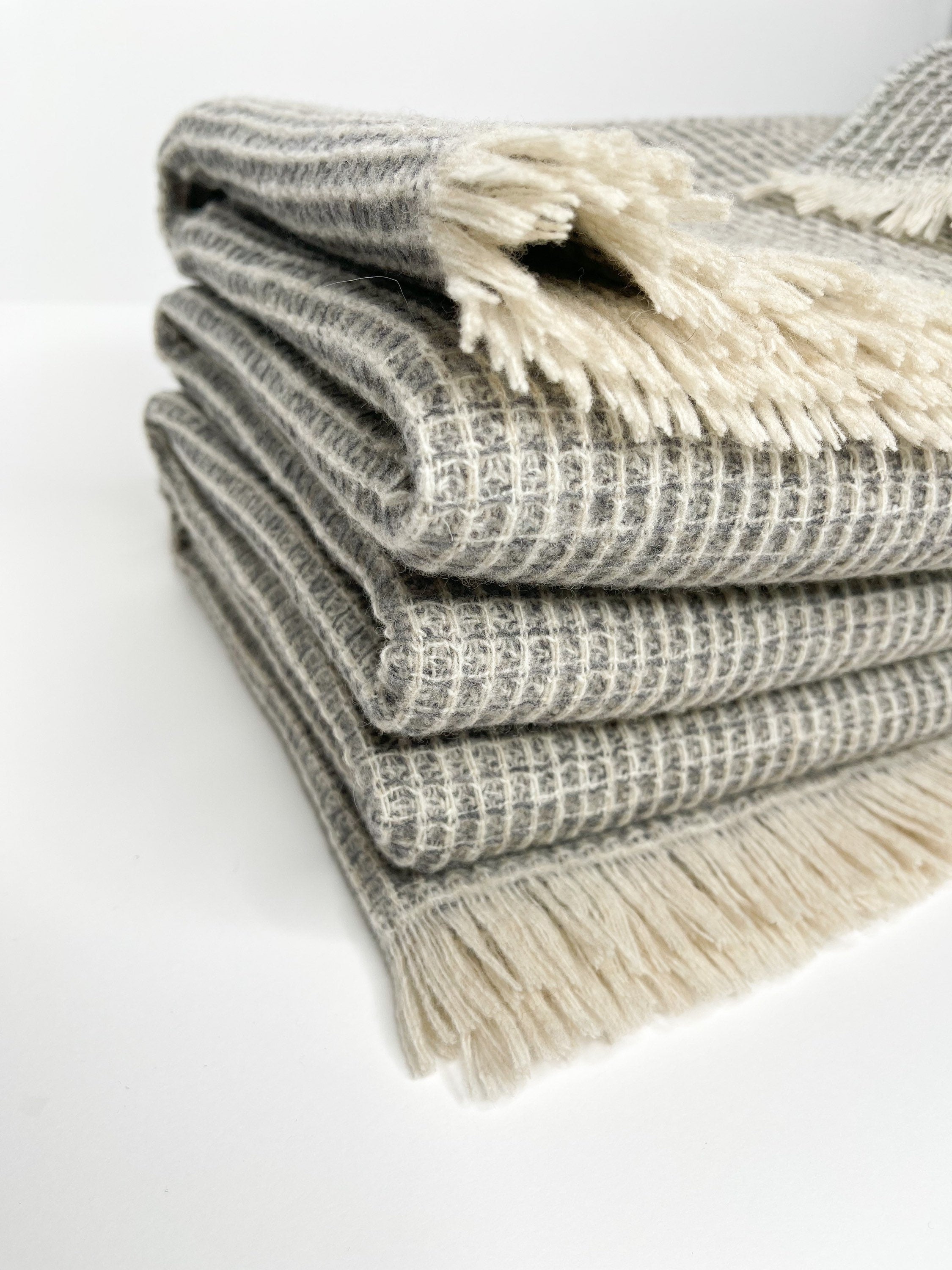 Merino Sofa Throw – Gray-Beige Texture Knit