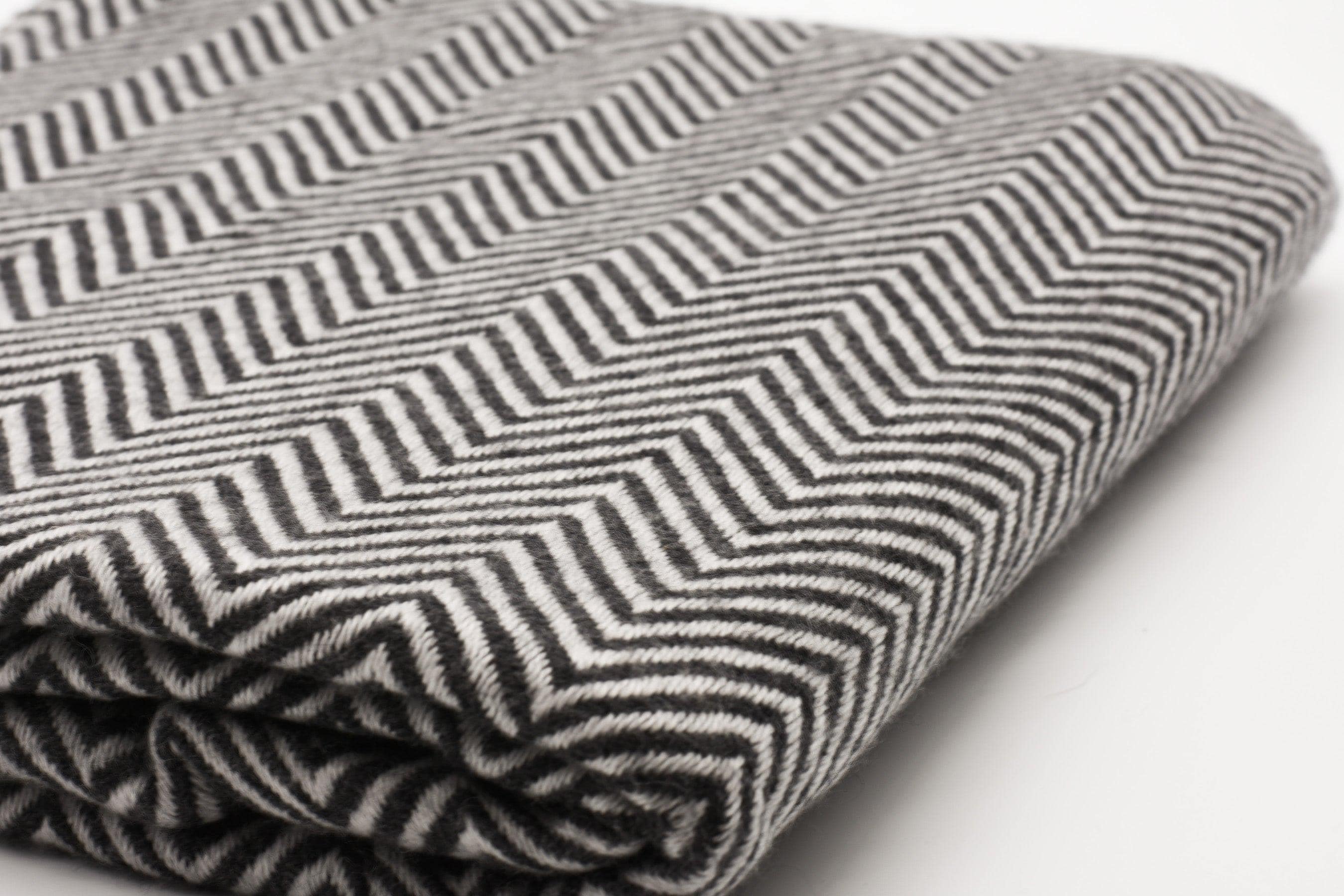 Cashmere Sofa Throw – Light & Fluffy