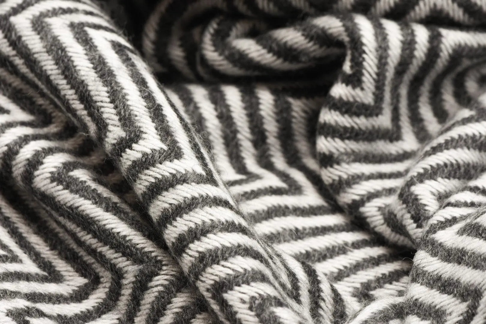 Cashmere Sofa Throw – Light & Fluffy