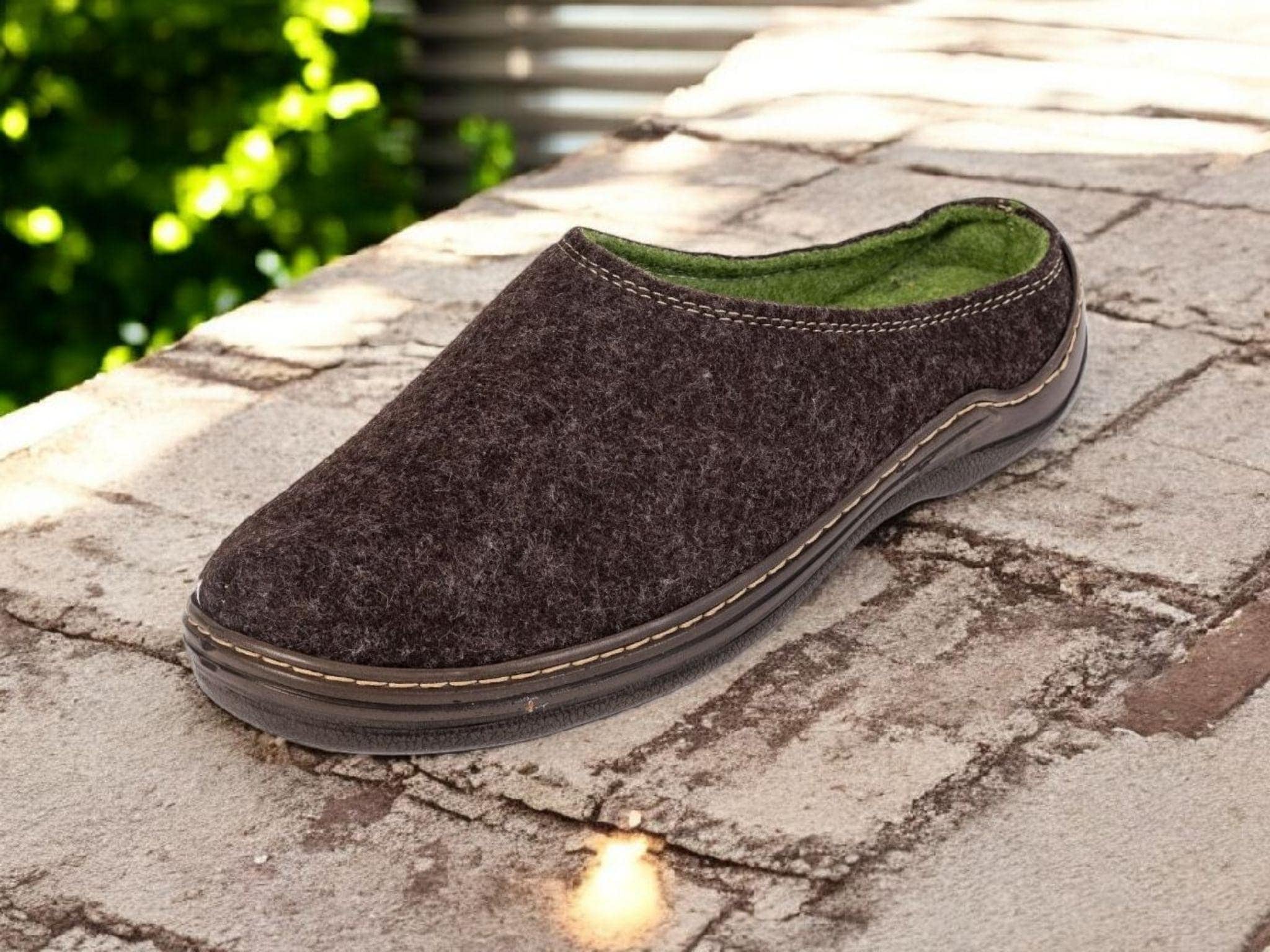 Alpaca Slippers – Elegant