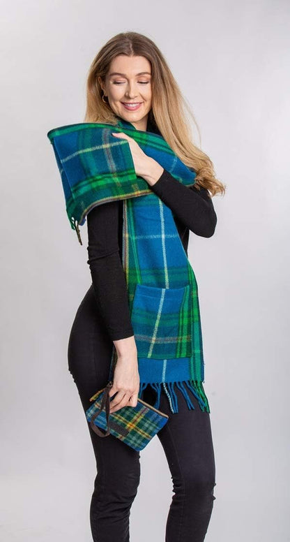 Merino Scarf with Pockets – Functional & Cozy
