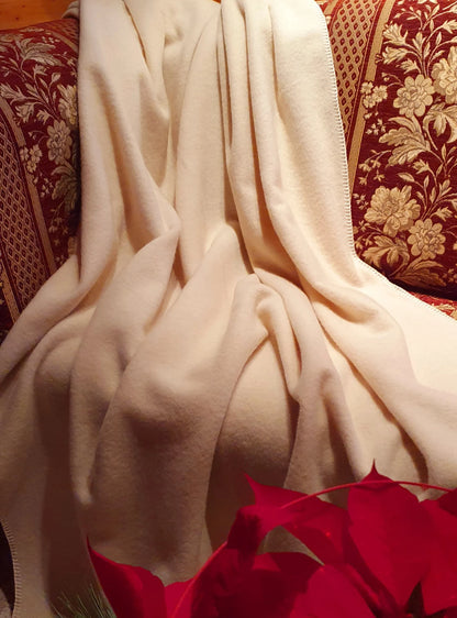 Alpaca Sofa Throw – White Design