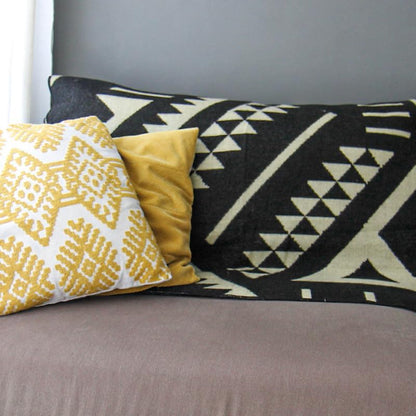 Alpaca Throw Blanket – Black & White