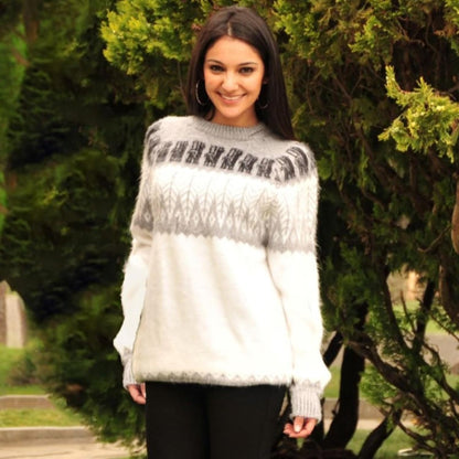 Alpaca Leaf Pattern Sweater – Soft & Timeless