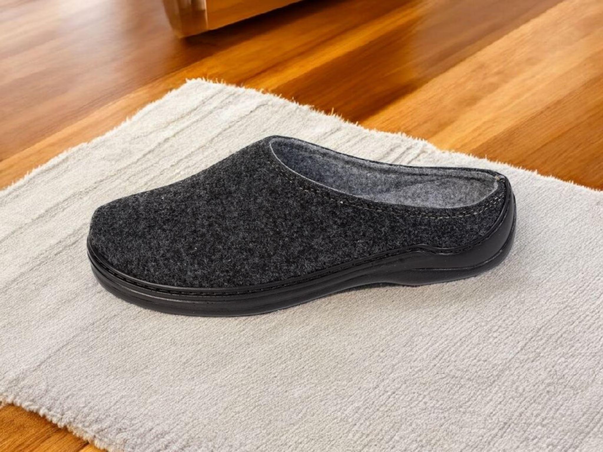 Alpaca Slippers – Elegant