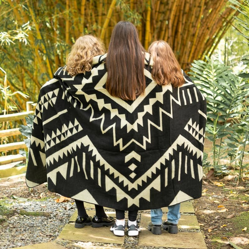 Alpaca Throw Blanket – Black & White