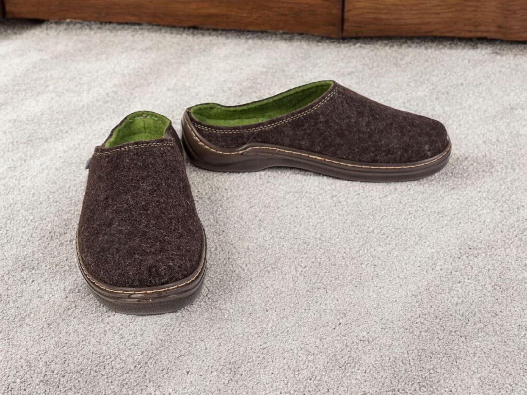 Alpaca Slippers – Elegant