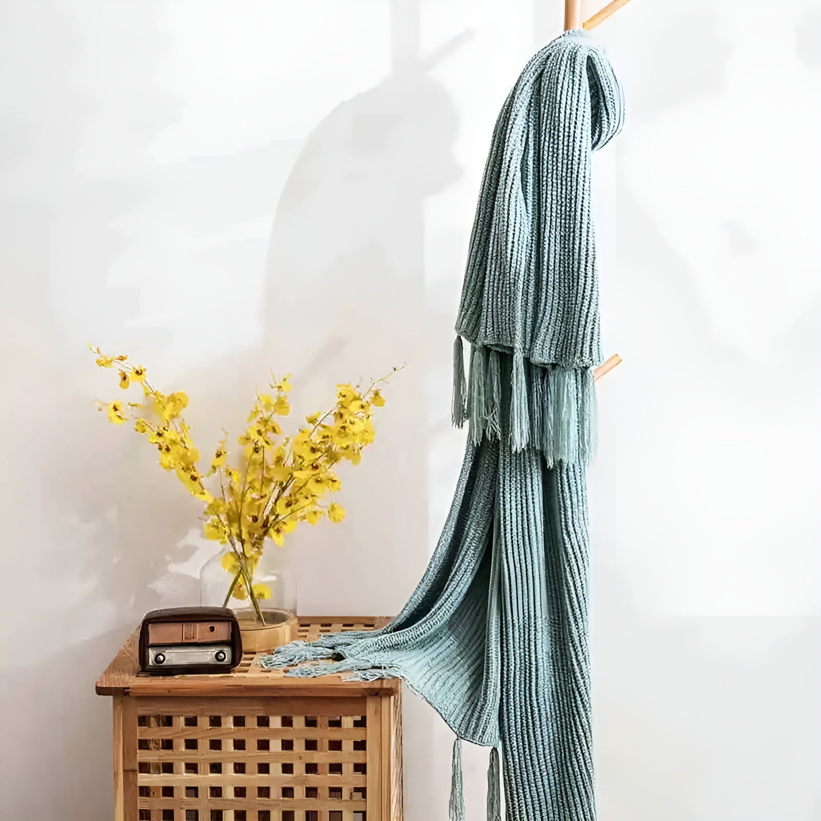 Chenille Wool Knitted Blanket Warm, Textured Elegance with Soft Tassel Detailing - Alpaca House