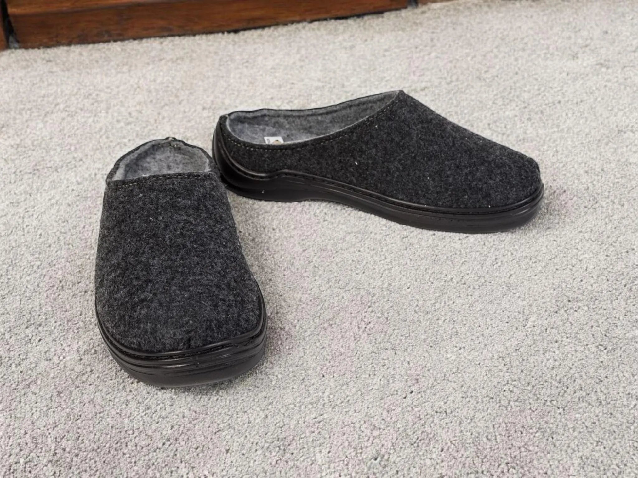 Alpaca Slippers – Elegant