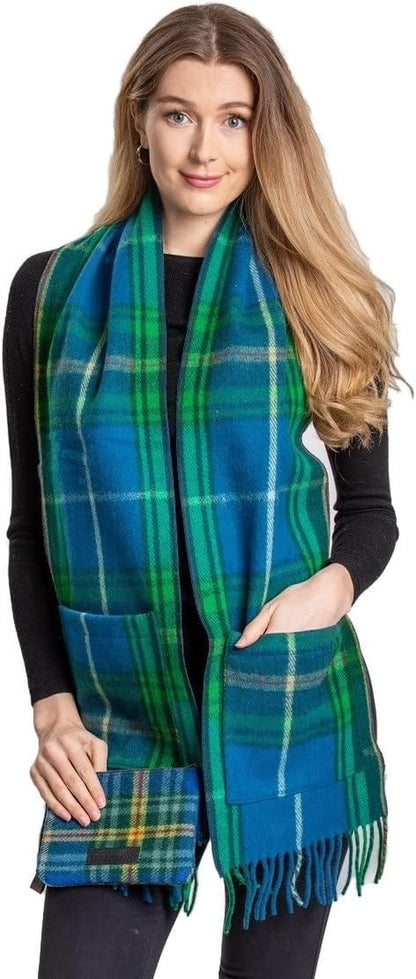 Merino Scarf with Pockets – Functional & Cozy