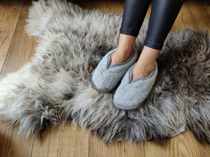 Alpaca Wool Slippers – Lilac & Grey
