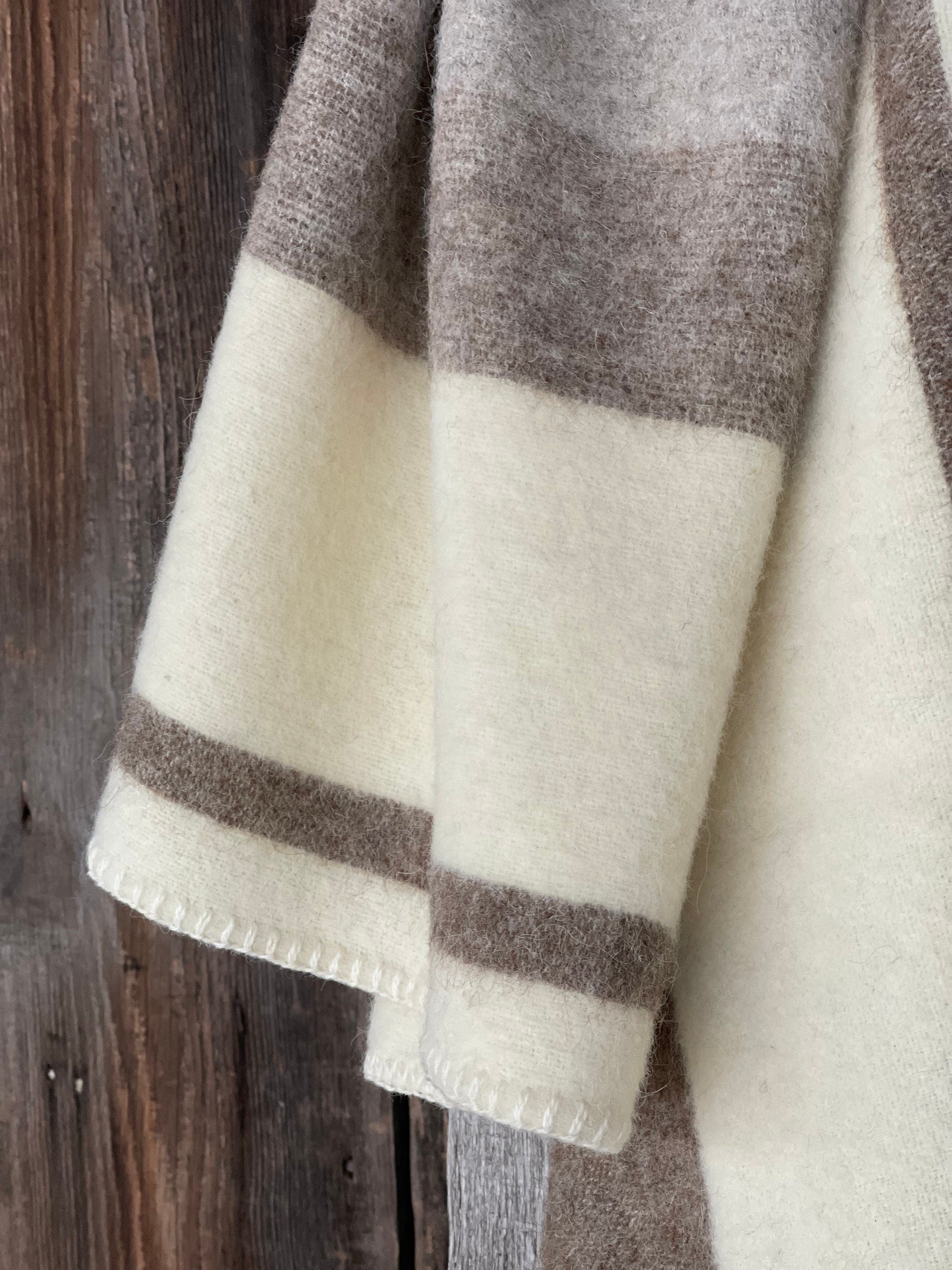 Alpaca Sofa Throw – Elegant Warmth