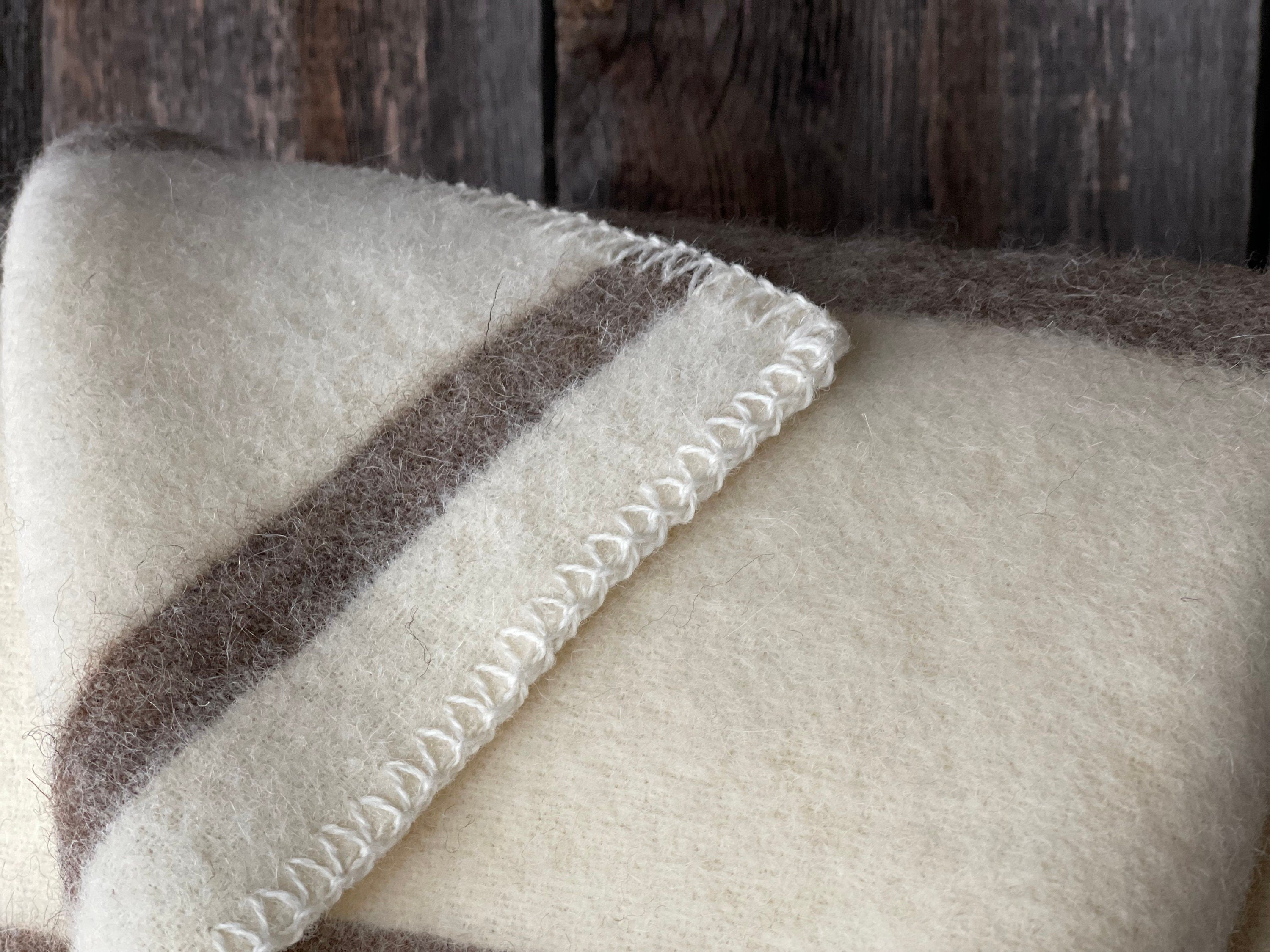 Alpaca Sofa Throw – Elegant Warmth