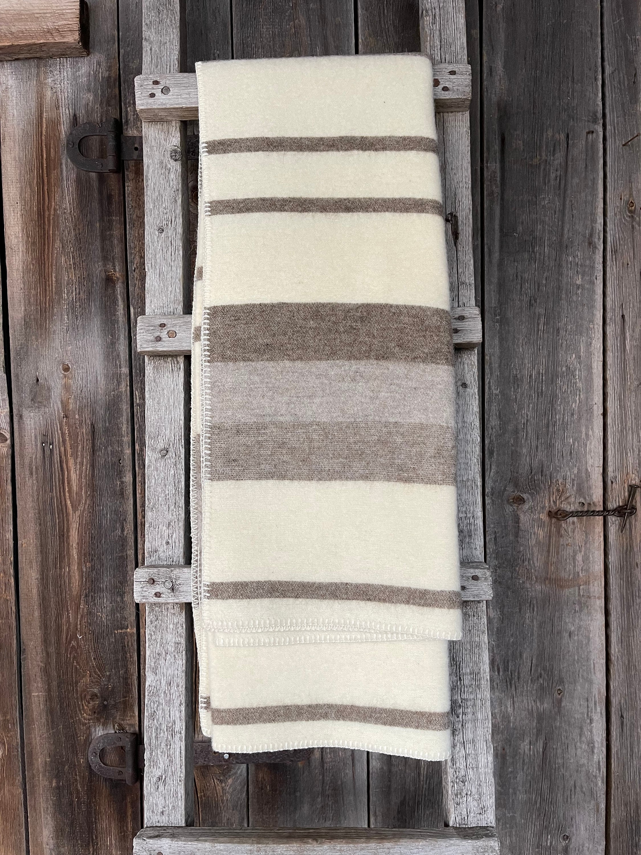 Alpaca Sofa Throw – Elegant Warmth