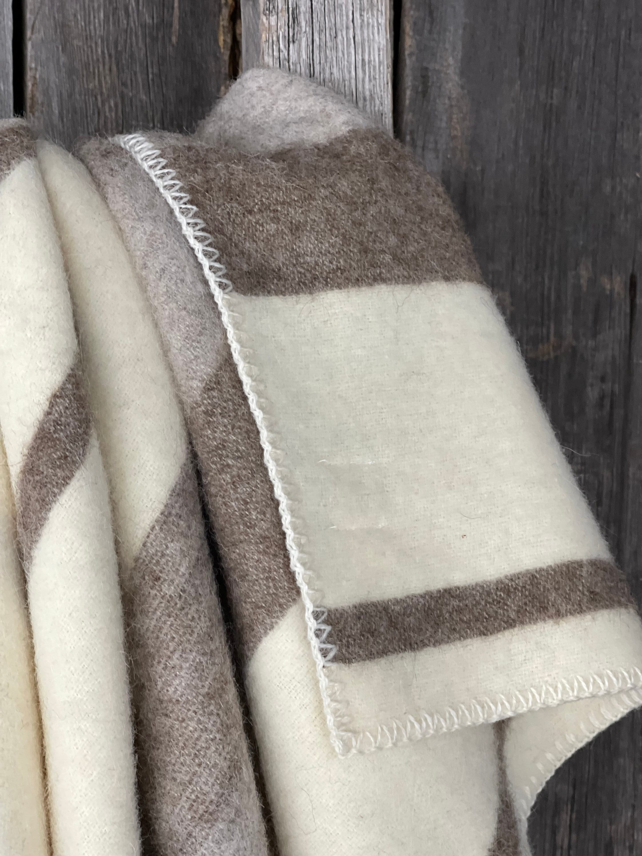 Alpaca Sofa Throw – Elegant Warmth