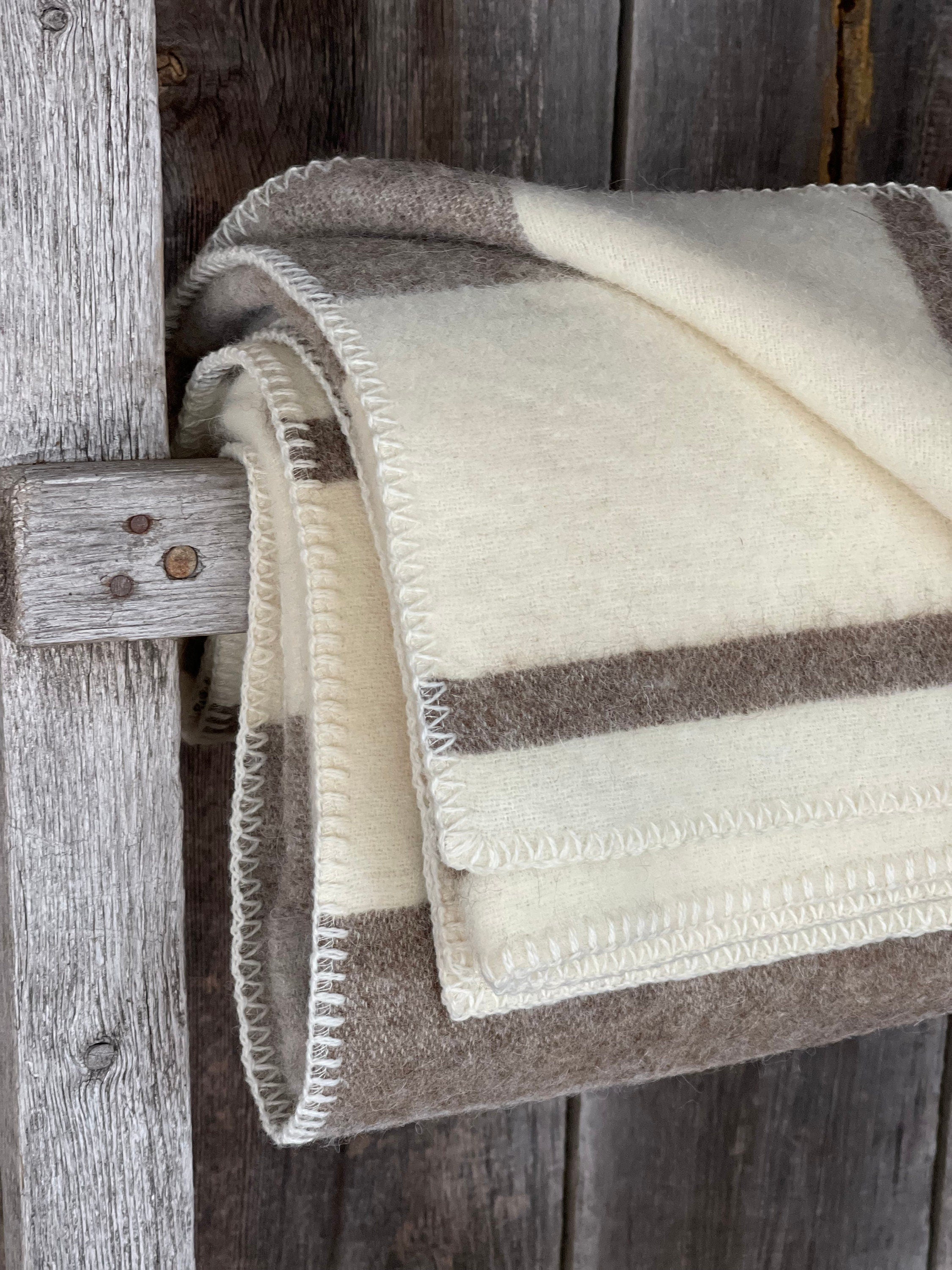 Alpaca Sofa Throw – Elegant Warmth