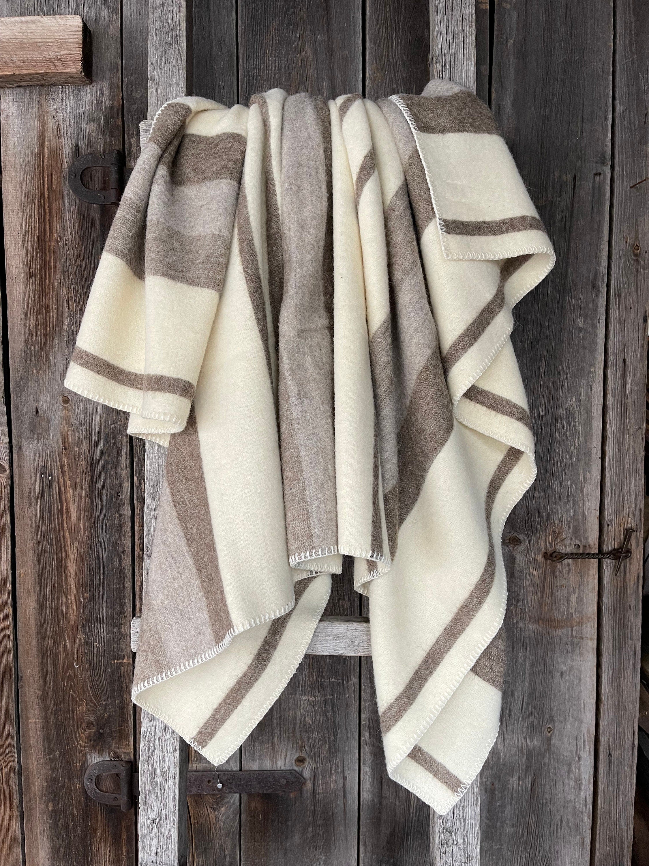 Alpaca Sofa Throw – Elegant Warmth