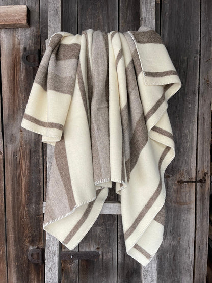 Alpaca Sofa Throw – Elegant Warmth