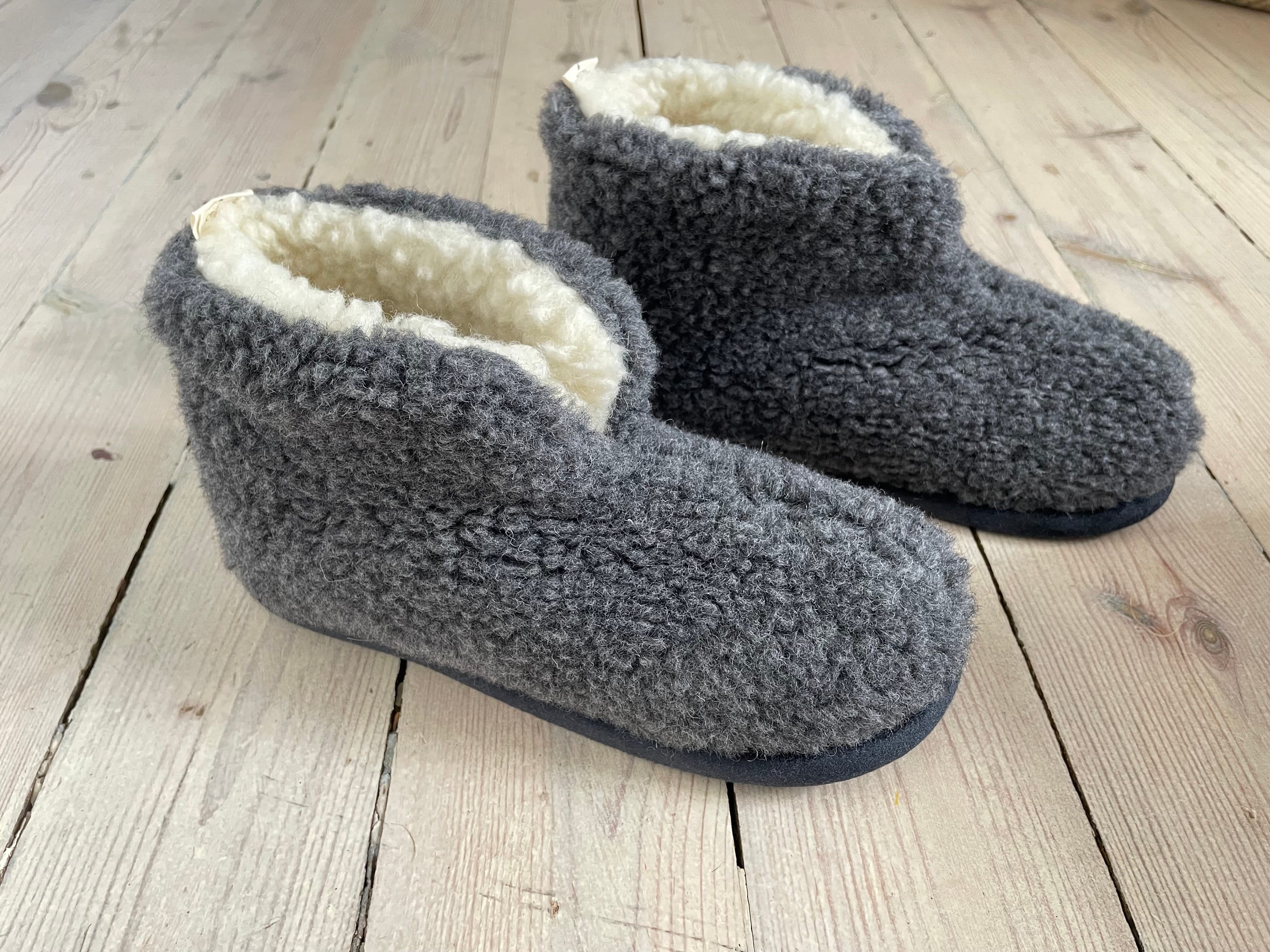 Merino Wool Slippers – Non-Slip Sheepskin