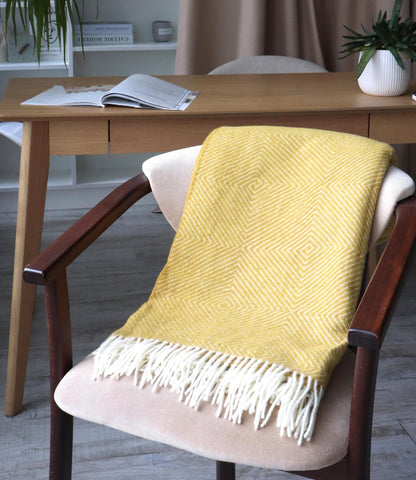 Merino Wool Sofa Throw – Warm, Bold Accent